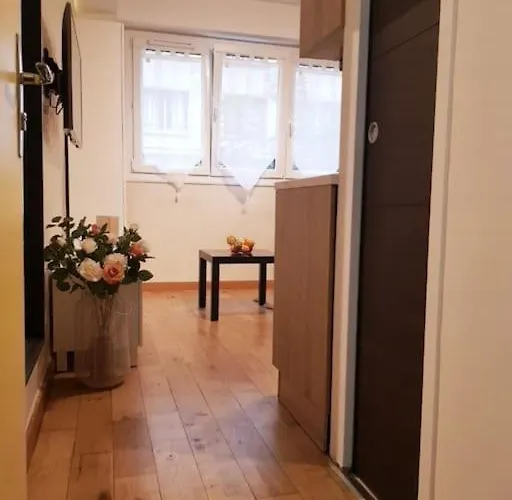 Montmorency Apartment *