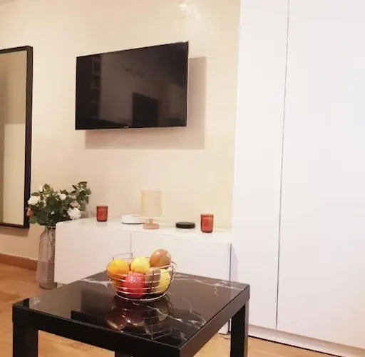 Montmorency Apartment *