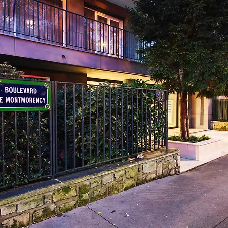 Montmorency Apartment *